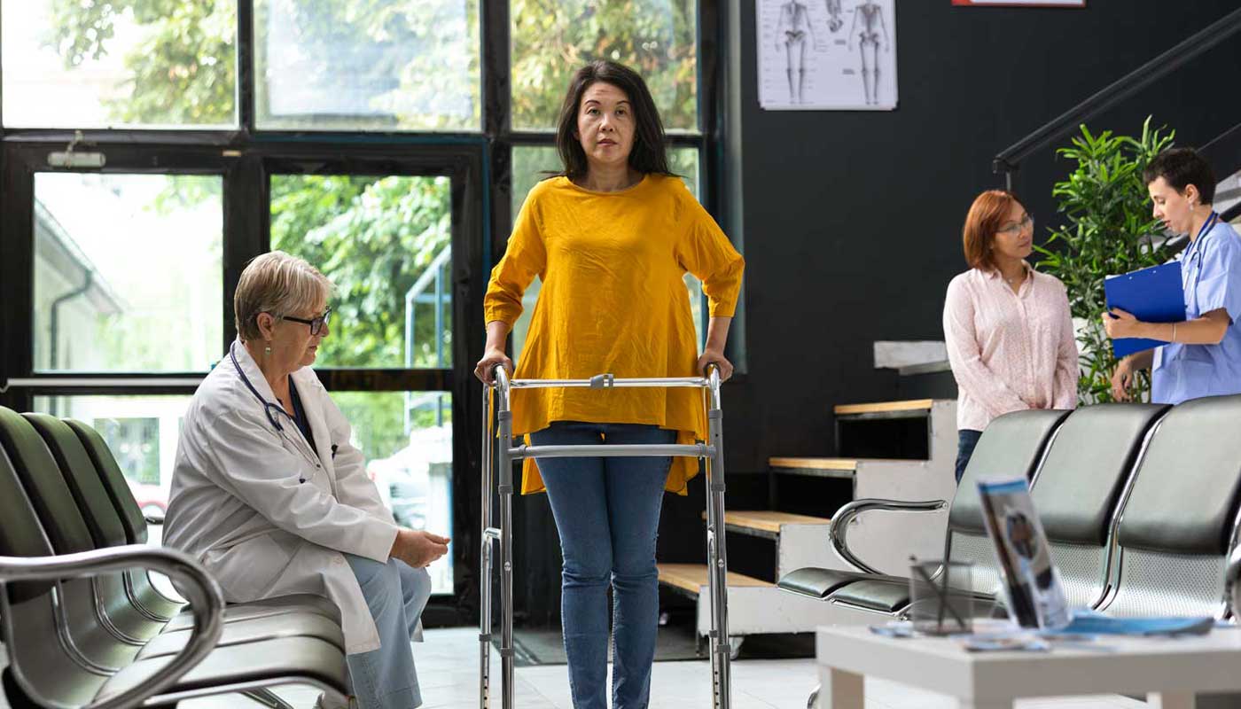 Doctor providing walk-in clinic care to a patient at Dundas Urgent Care in Mississauga